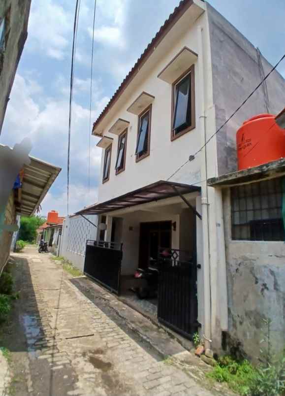 rumah second terawat strategis di mampang depok