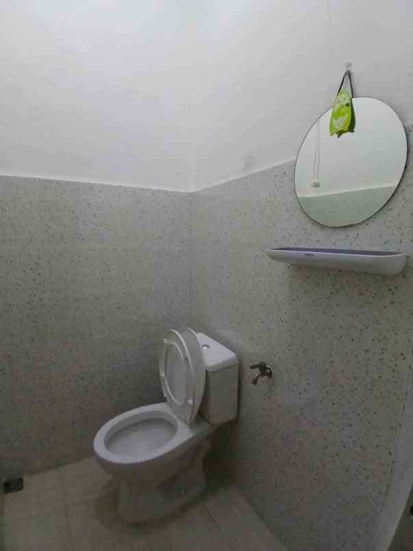 rumah second terawat strategis di mampang depok