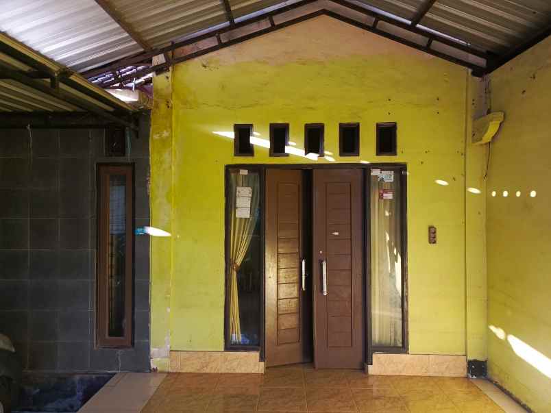 rumah sederhana di tengah kota mataram