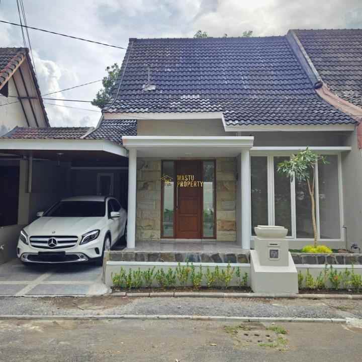 rumah siap huni dalam perumahan dekat jalan palagan