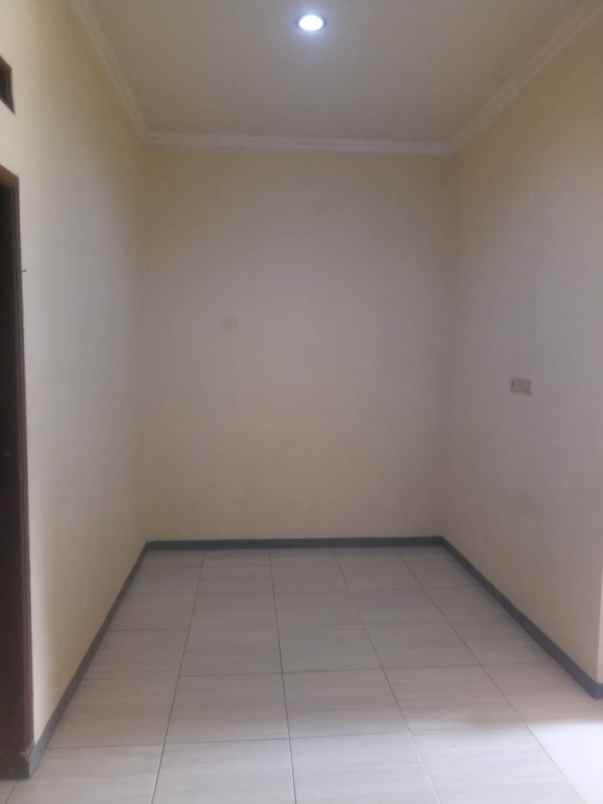 rumah startegis jalan 2 mobil dekat grand depok city