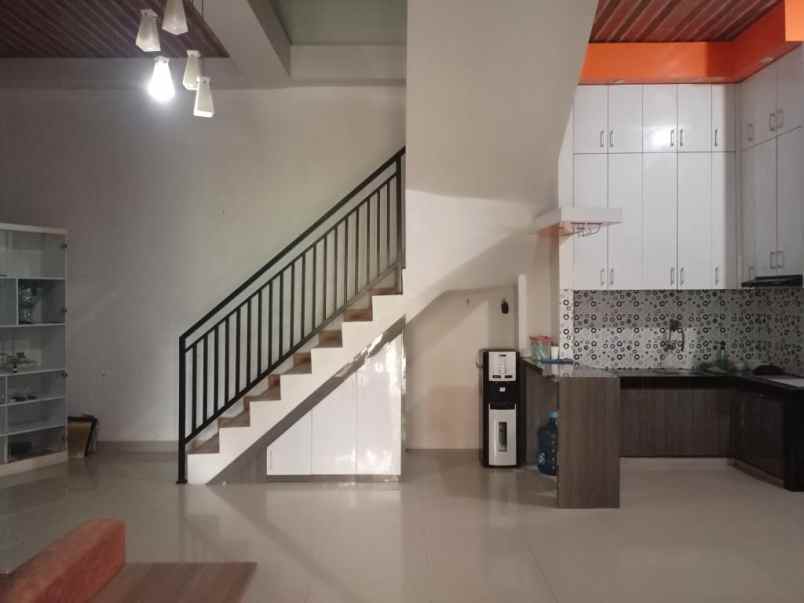 rumah strategis dalam komplek cilodong depok