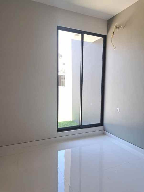 rumah timur di florence pakuwon city new minimalis