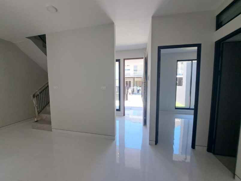 rumah timur di florence pakuwon city new minimalis