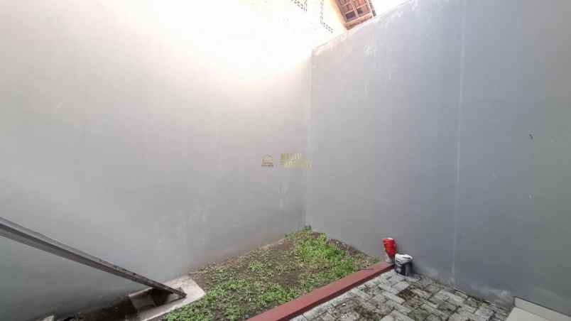 rumah tipe besar dan luas dekat transmart maguwo