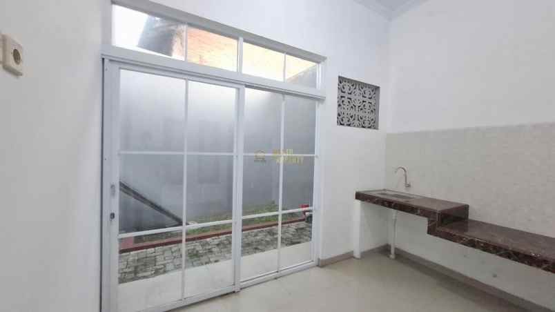 rumah tipe besar dan luas dekat transmart maguwo
