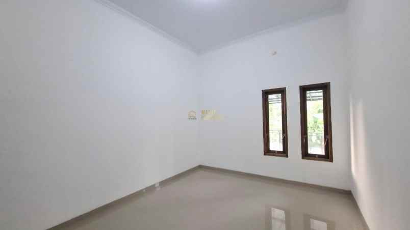 rumah tipe besar dan luas dekat transmart maguwo