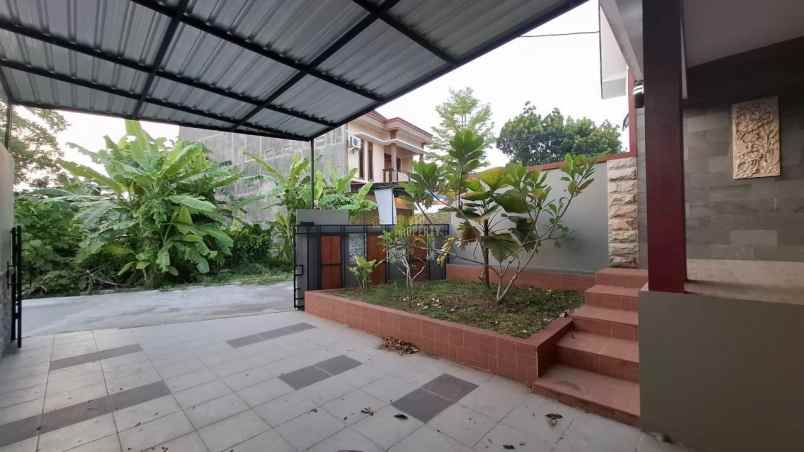 rumah tipe besar dan luas dekat transmart maguwo