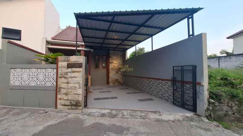 rumah tipe besar dan luas dekat transmart maguwo
