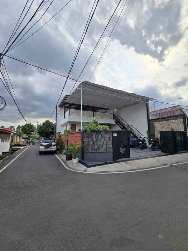 rumah tumbuh posisi hook dalam komplek di duren sawit