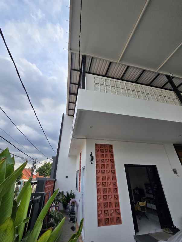 rumah tumbuh posisi hook dalam komplek di duren sawit