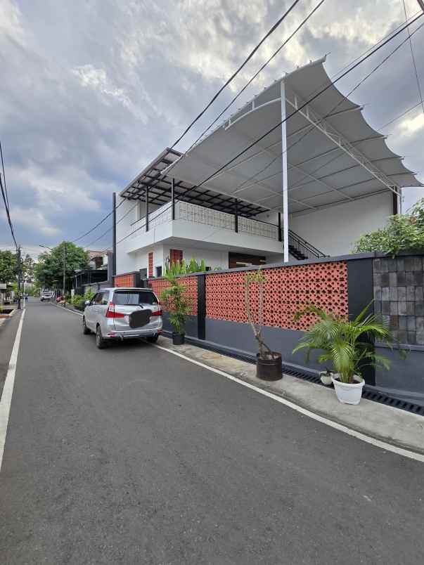 rumah tumbuh posisi hook dalam komplek di duren sawit