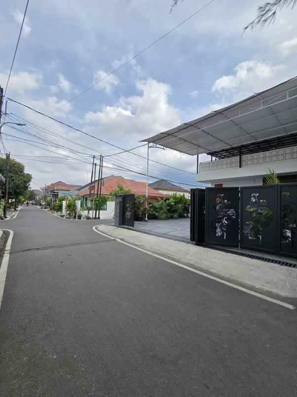 rumah tumbuh posisi hook dalam komplek di duren sawit