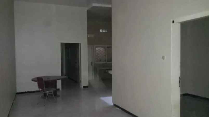 semampir selatan strategis ada gudang