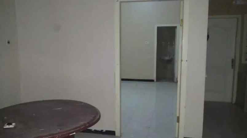 semampir selatan strategis ada gudang