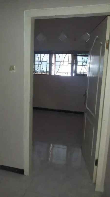 semampir selatan strategis ada gudang