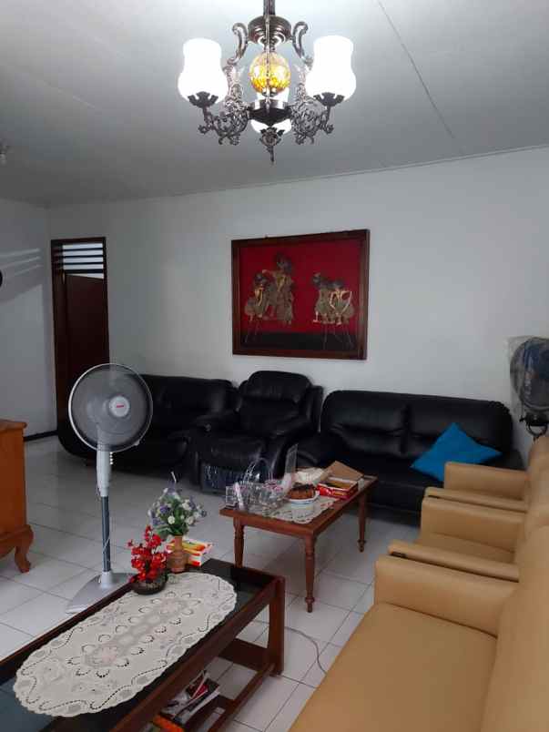 strategis pol rumah di kebayoran lama cek sekarang
