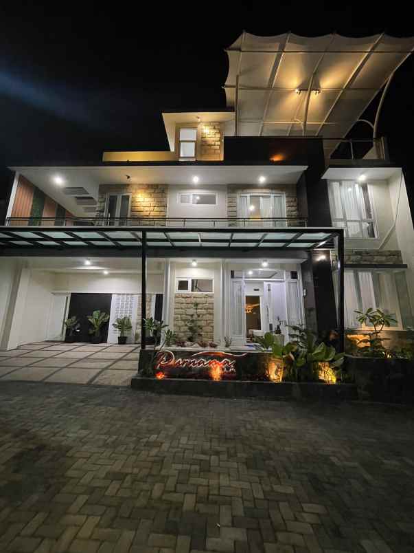 villa atas wisata bns kota batu