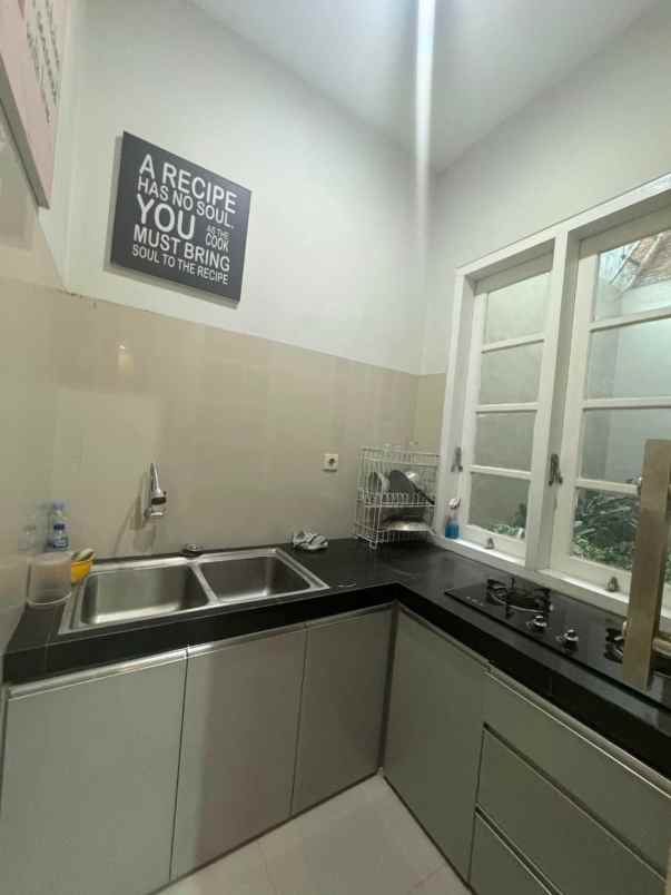 villa minimalis lokasi temas kota batu