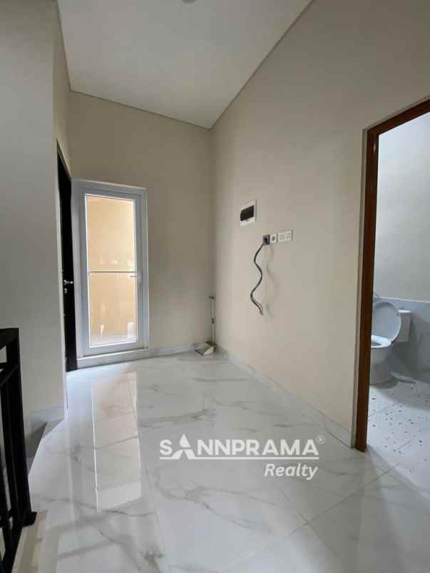 2 lantai 2 carport dalam cluster dekat tol limo rn