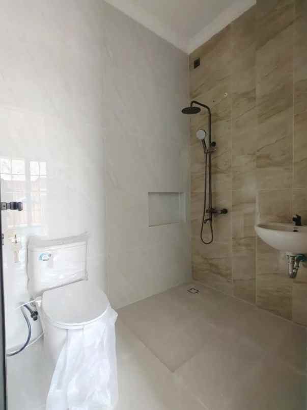 brand new house modern classic dalam cluster