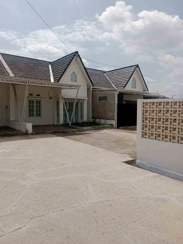 dekat kota nyaman ekonomis