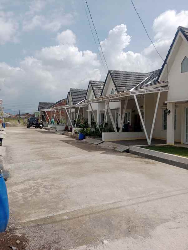 dekat kota nyaman ekonomis