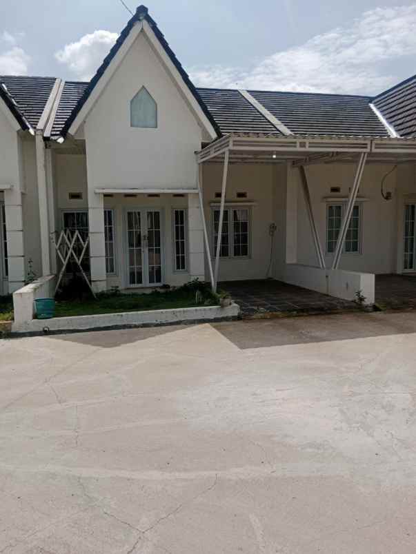 dekat kota nyaman ekonomis