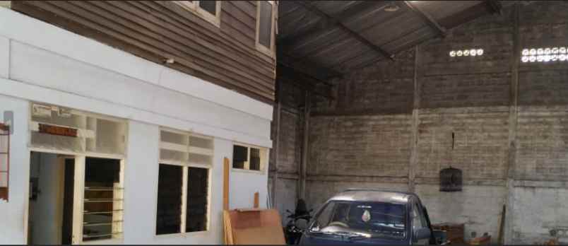 dijual gudang ex kayu siap huni baratajaya