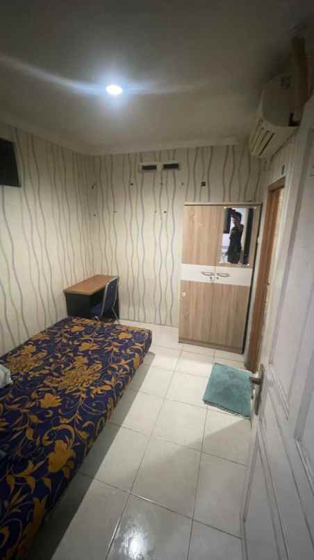 dijual kost jalan raya kebon jeruk
