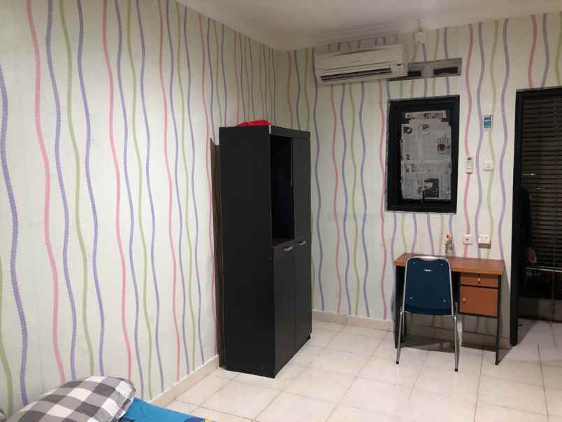 dijual kost jalan raya kebon jeruk