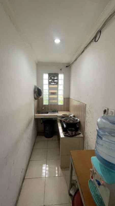 dijual kost jalan raya kebon jeruk