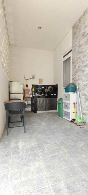 dijual kost jl caringin jatinangor