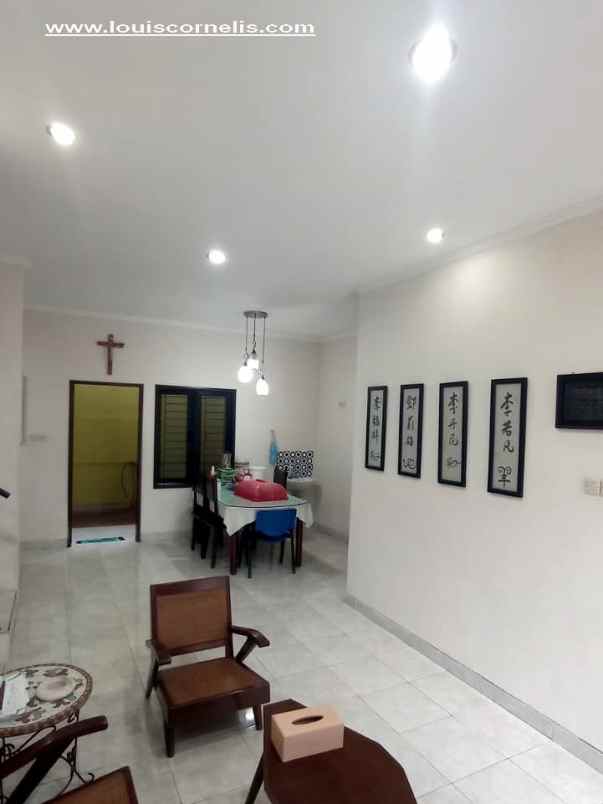 dijual murah rumah kantor 2 lantai di gatsu denpasar