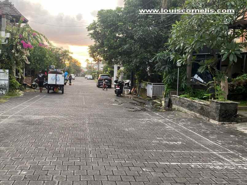 dijual murah rumah kantor 2 lantai di gatsu denpasar