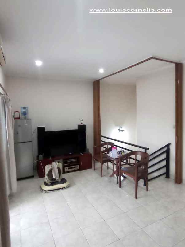 dijual murah rumah kantor 2 lantai di gatsu denpasar