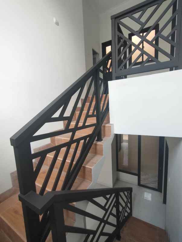 dijual murah rumah minimalis 2 lantai di depok