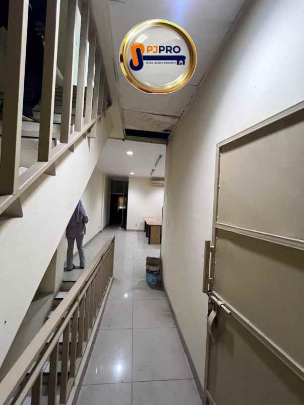 dijual ruko gudang kantor jalan raya boulevard