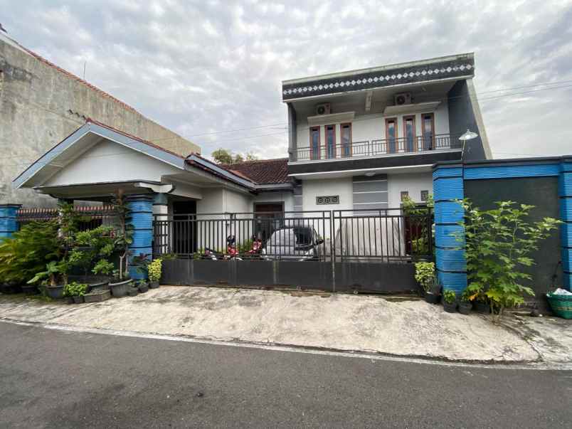 dijual rumah 2 lantai di solo