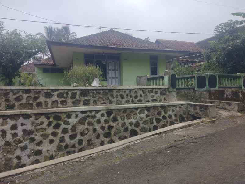 dijual rumah apa ada nya tinggal renov saja