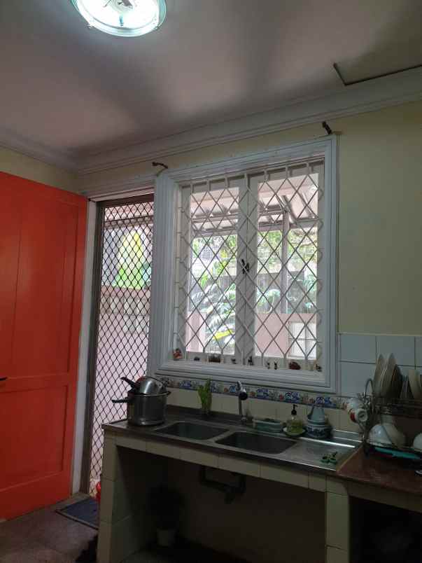 dijual rumah asri di dalam townhouse