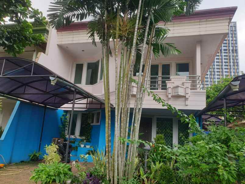 dijual rumah asri di dalam townhouse