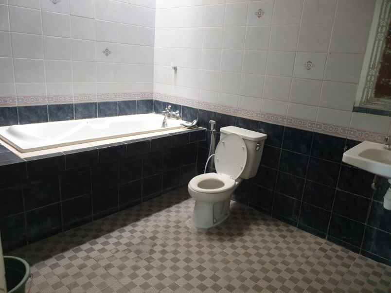 dijual rumah asri di dalam townhouse