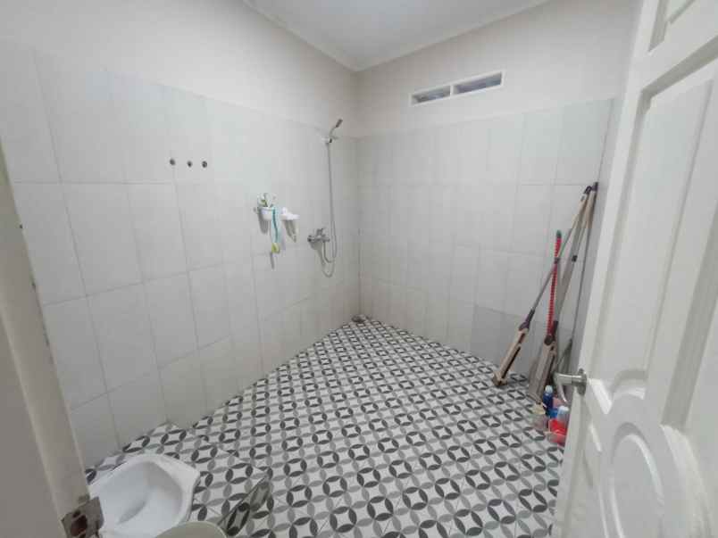 dijual rumah babakan loa