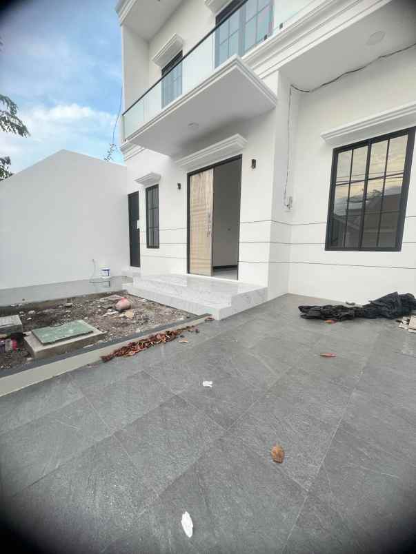 dijual rumah babatan pantai