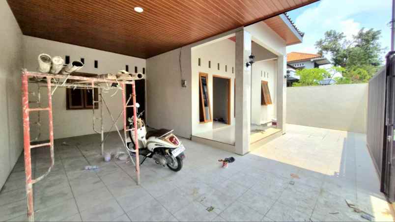 dijual rumah banyuanyar banjarsari