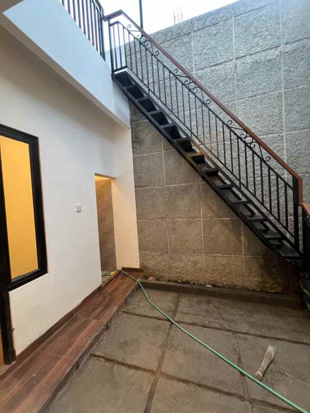 dijual rumah baru dalam komplek siap huni