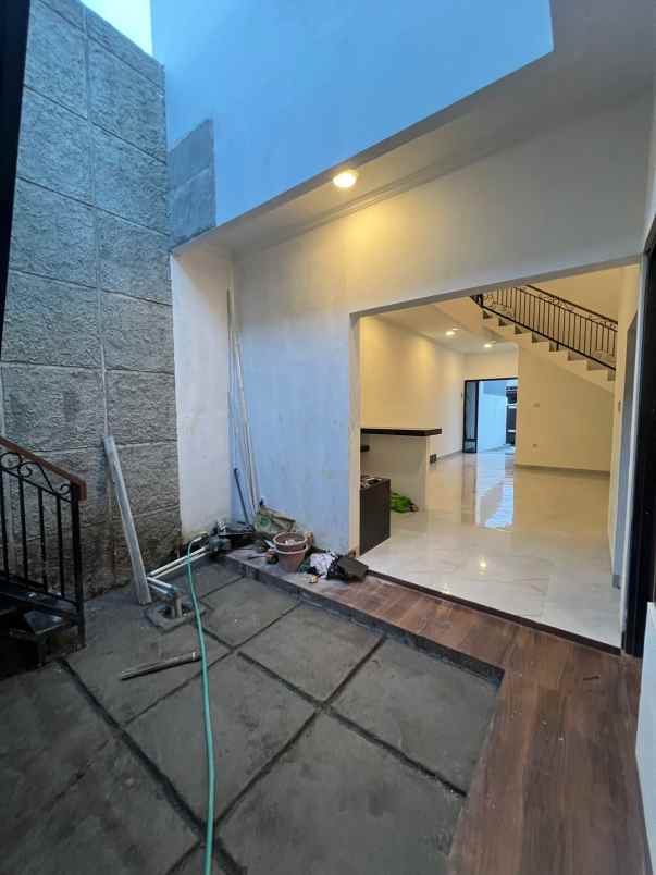 dijual rumah baru dalam komplek siap huni