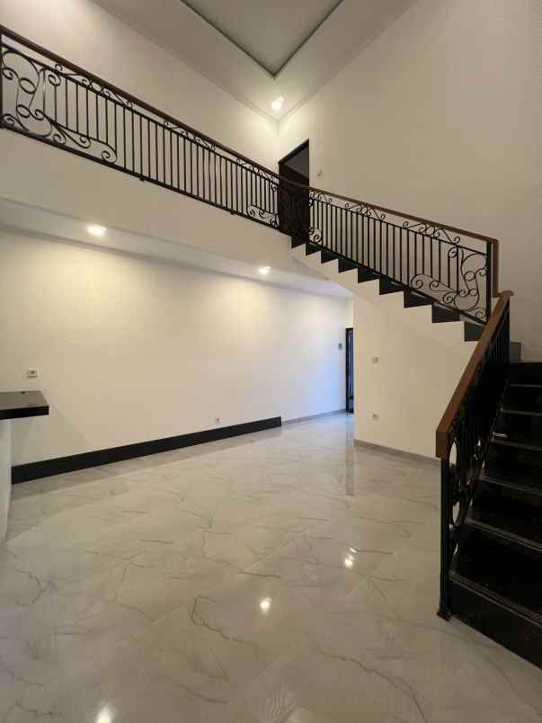 dijual rumah baru dalam komplek siap huni