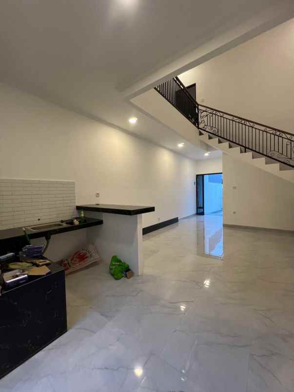 dijual rumah baru dalam komplek siap huni